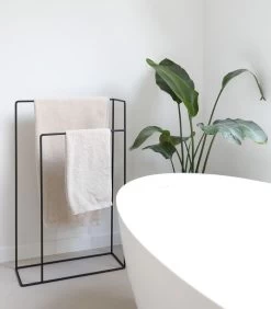 Tulia - Handoekrek - Zwart -Woninginrichting 15623a92ebfd4f14b0be61f1dce31af5