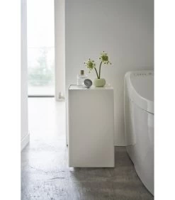 Yamazaki Toiletpaper Holder With Caster - Tower - White -Woninginrichting 29d9c2330a6846789bbd1408d7c7bbbf