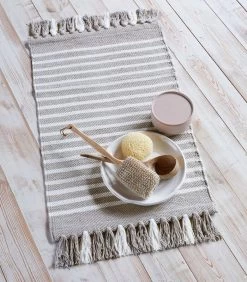 Badmat Stripes & Structure Taupe Wit -Woninginrichting 31f89cf59fc74e40ab3bca29981266ed