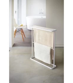 Yamazaki Bath Towel Hanger - Tower - White -Woninginrichting 325973daed39483eb5d69effe0bcd99a