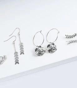 Geurkaars Ceder Met Zilveren Oorbellen -Woninginrichting 3d356d6f181240c885861e7a7fd896ba 1