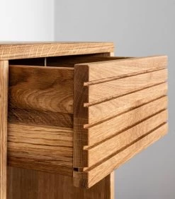 Nachtkastje EMMA In Eikenhout -Woninginrichting 5bd13d3072d24d96b01f34247eaaf94b