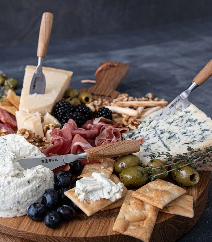 Kaasset Rond Friends - Kaasplank Met Kaasmesjes - Bruin - 29.5 Cm 6 Kaasset Rond Friends - Kaasplank Met Kaasmesjes - Bruin - 29.5 Cm - Afbeelding 4