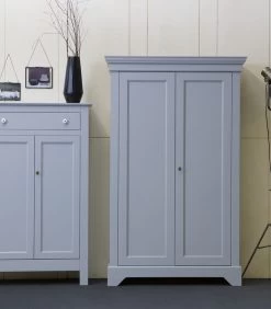 WOOOD Isabel Brocante Kast - Grenen - Betongrijs - 191x118x47 -Woninginrichting b9e03508c3e34a5aa667fba7b21511d8