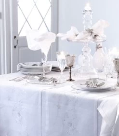 Stella - Effen Tafelloper In Geborduurd Linnen Made In France -Woninginrichting bf01dd66693440c999428499cbbb92e5