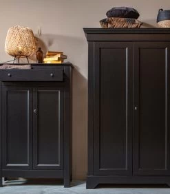 WOOOD Eva Meidenkast - Grenen Geborsteld - Zwart - 150x93x40 -Woninginrichting c79d0712adb54f5eb6def77b394a137c